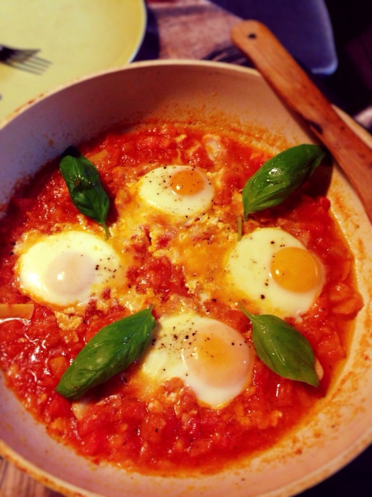 szakszuka - jaja w pomidorach